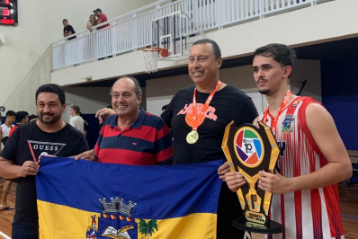Time de escola pública de Paty conquista bicampeonato na Liga Estadual de Basquete