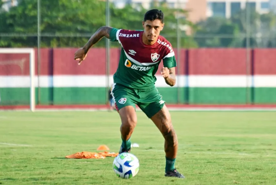 Fluminense rescinde contrato com zagueiro envolvido em esquema de apostas