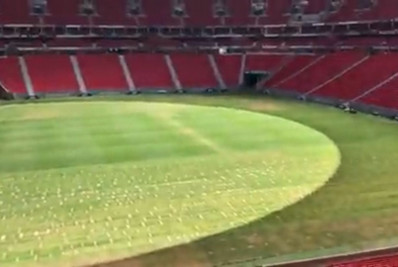 Estádio Mané Garrincha passa por cuidados no gramado para receber partida entre Flamengo e Santos