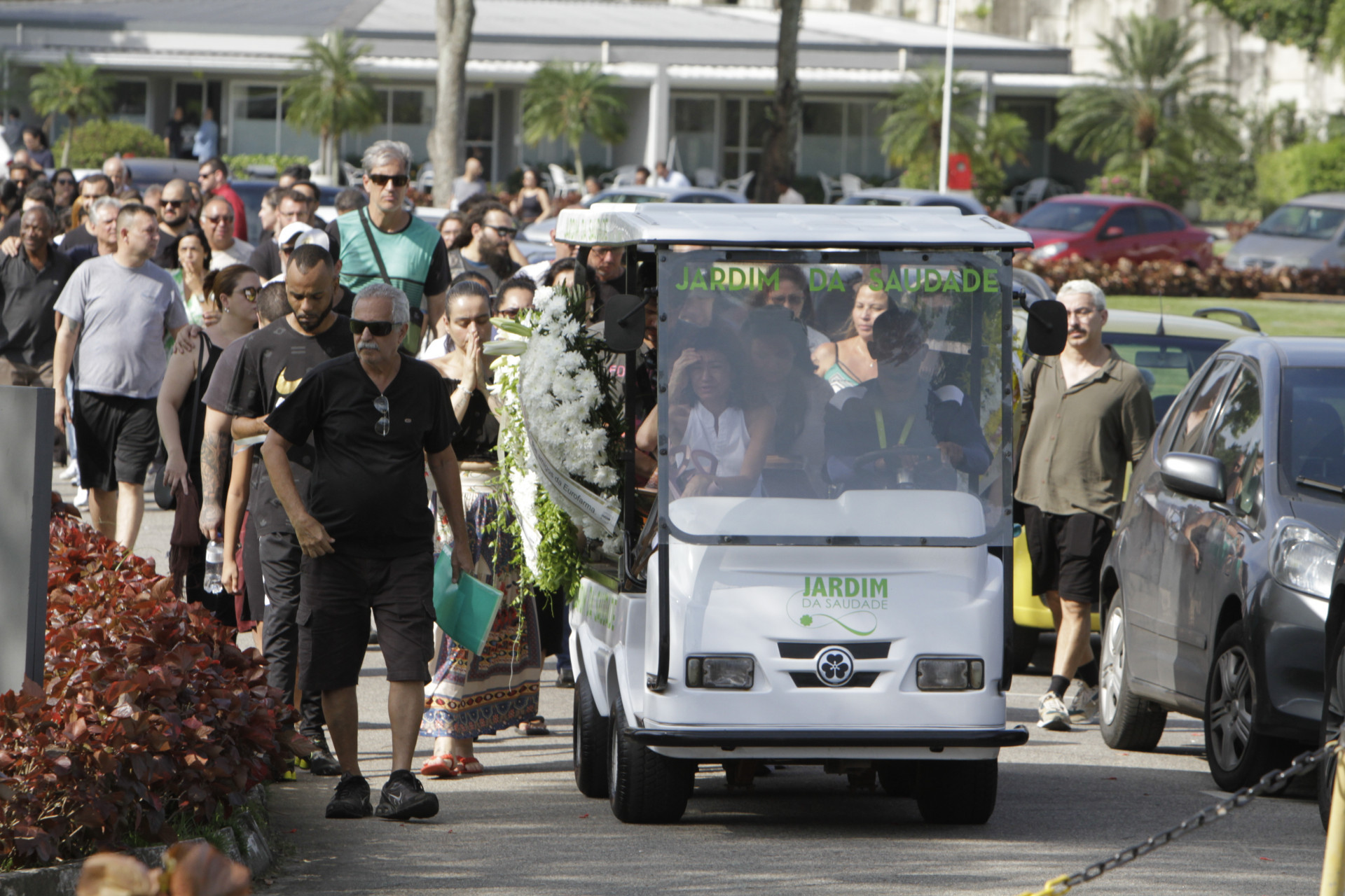 O barbeiro Thiago Farias da Costa foi enterrado no Cemit&eacute;rio Jardim da Saudade, em Sulacap - Marcos Porto/Agencia O Dia
