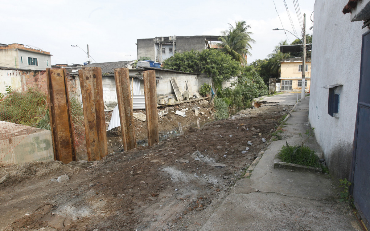 Regi&atilde;o onde a idosa foi arrastada pela correnteza ap&oacute;s cair no Canal Caboclo - Reginaldo Pimenta/Ag&ecirc;ncia O Dia