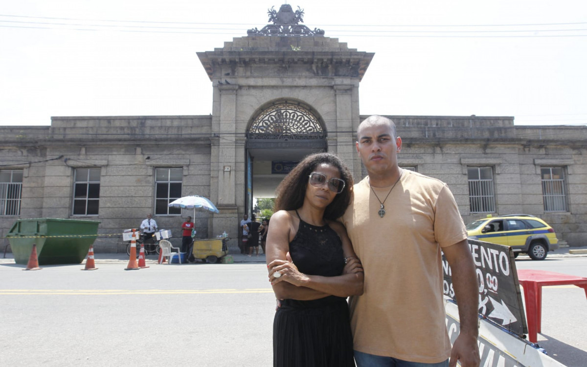 Salete e Rafael Maciel, filhos de Lorna Washington - Reginaldo Pimenta/Agência O Dia