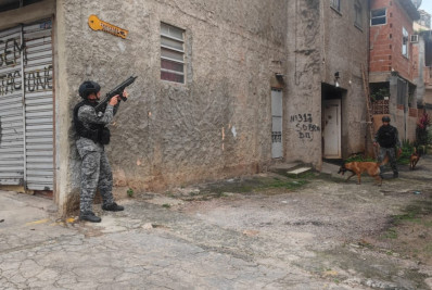 Polícia Militar faz operações em diversas comunidades do Rio