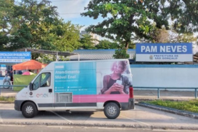 Enel oferece atendimento móvel para clientes em Magé
