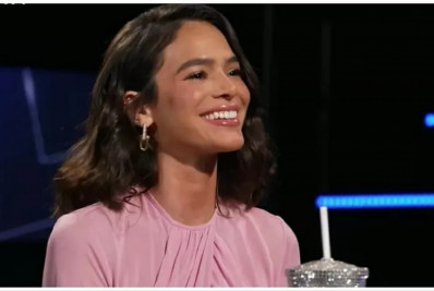 Bruna Marquezine é questionada sobre 'livramento', tem crise de riso e internautas citam Neymar