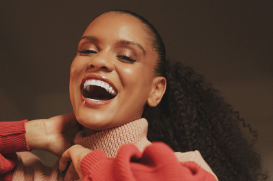 Heslaine Vieira comemora sucesso como Soraya, de 'Fuzuê': 'Energia de quem não deixa a peteca cair'