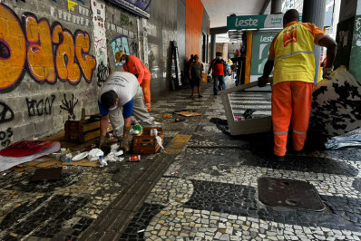 Ação de zeladoria urbana é realizada no Centro de Niterói