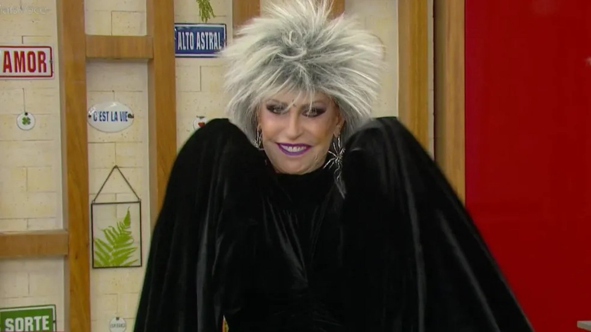 Ana Maria Braga se fantasia de bruxa para comemorar o Halloween no 'Mais Você' - Reprodução