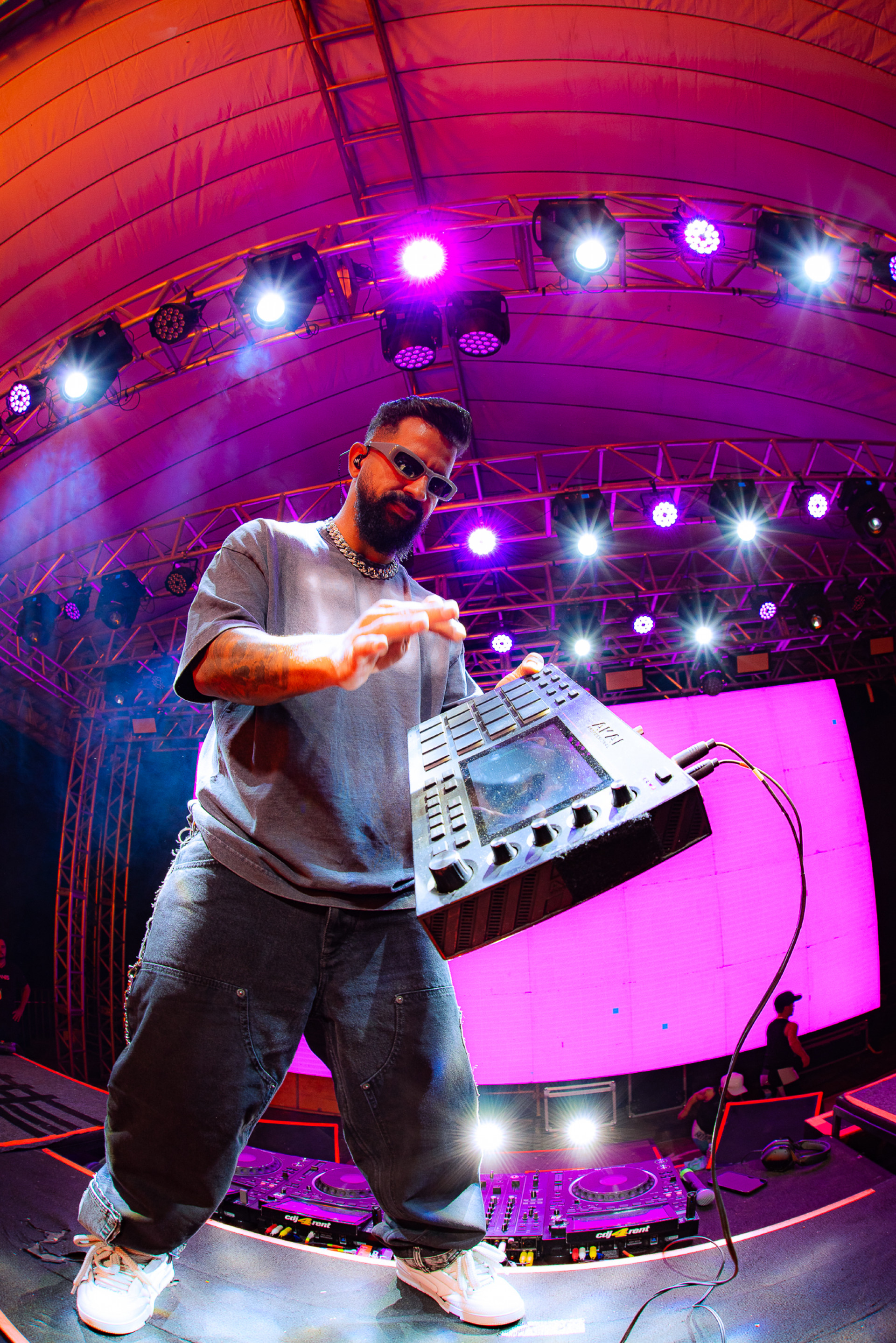 Dennis DJ se apresenta nesta quarta-feira na Barra da Tijuca, na Zona Oeste do Rio - Eduardo Carvalho / @eimagec / divulgação