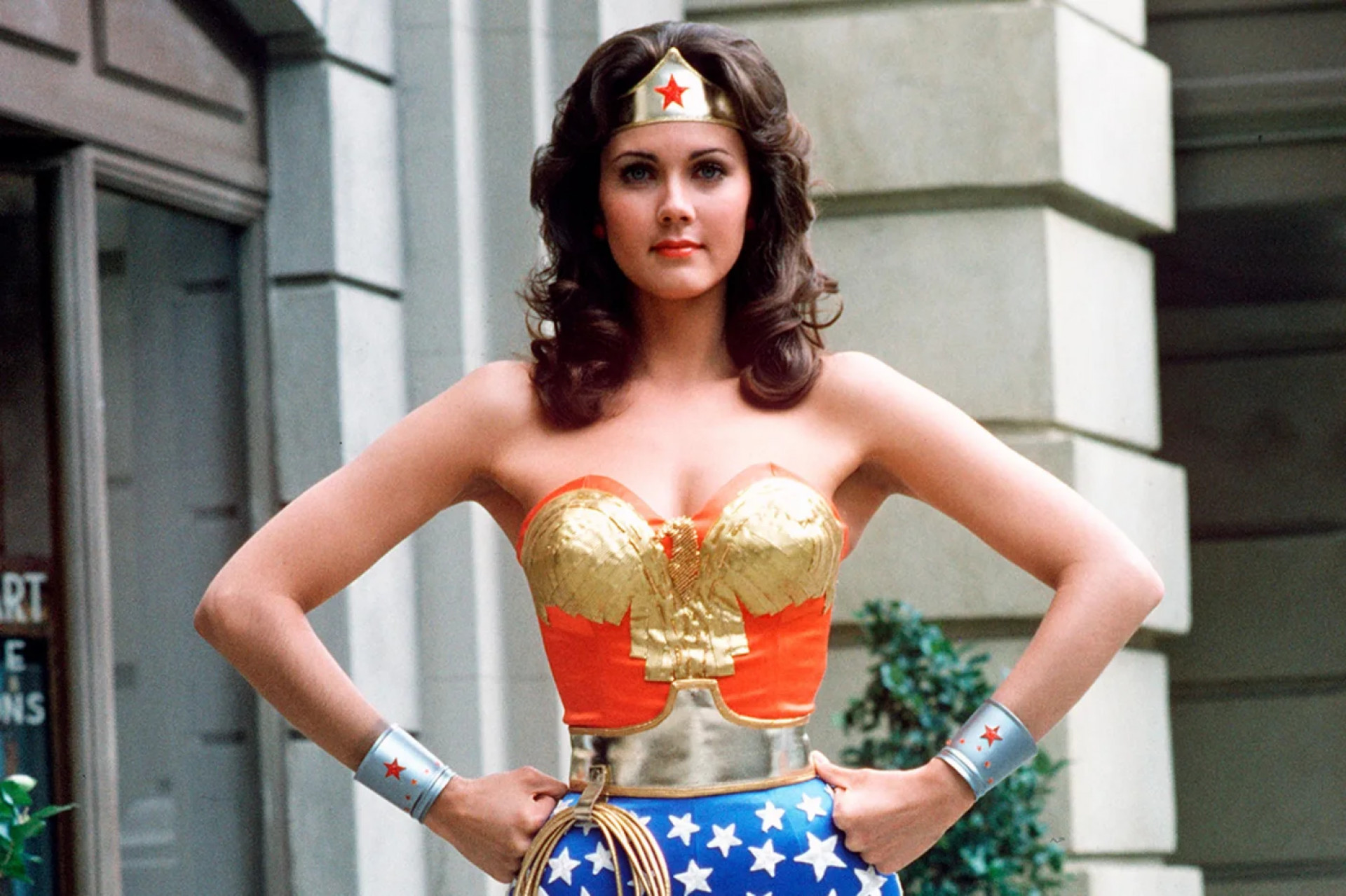 Lynda Carter como a personagem Mulher Maravilha na série dos anos 70 - Reprodução/Internet