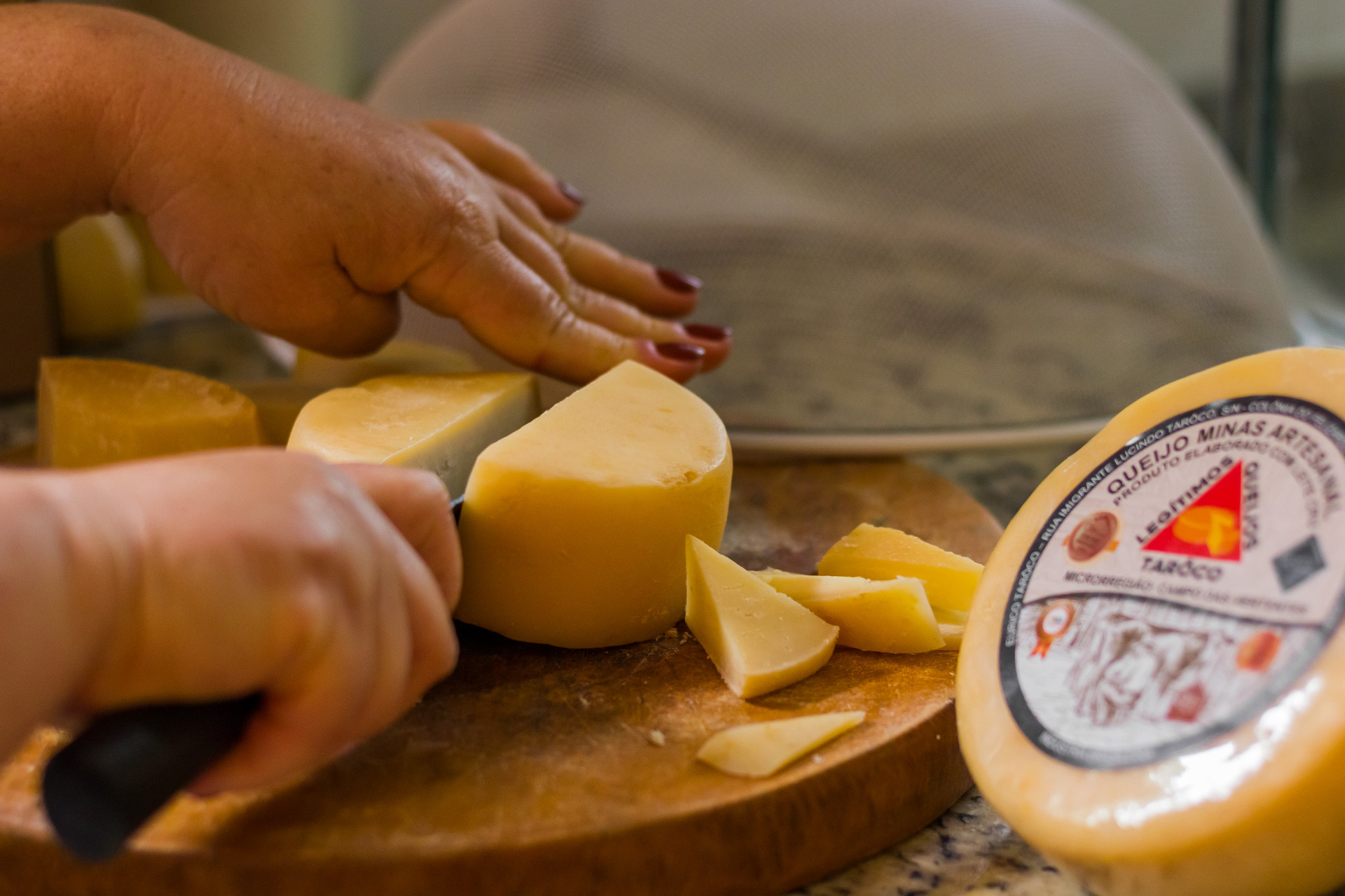 O Queijo Minas Artesanal Tar&ocirc;co carrega em si um sabor &uacute;nico e segredos de matura&ccedil;&atilde;o - Paulo Guto