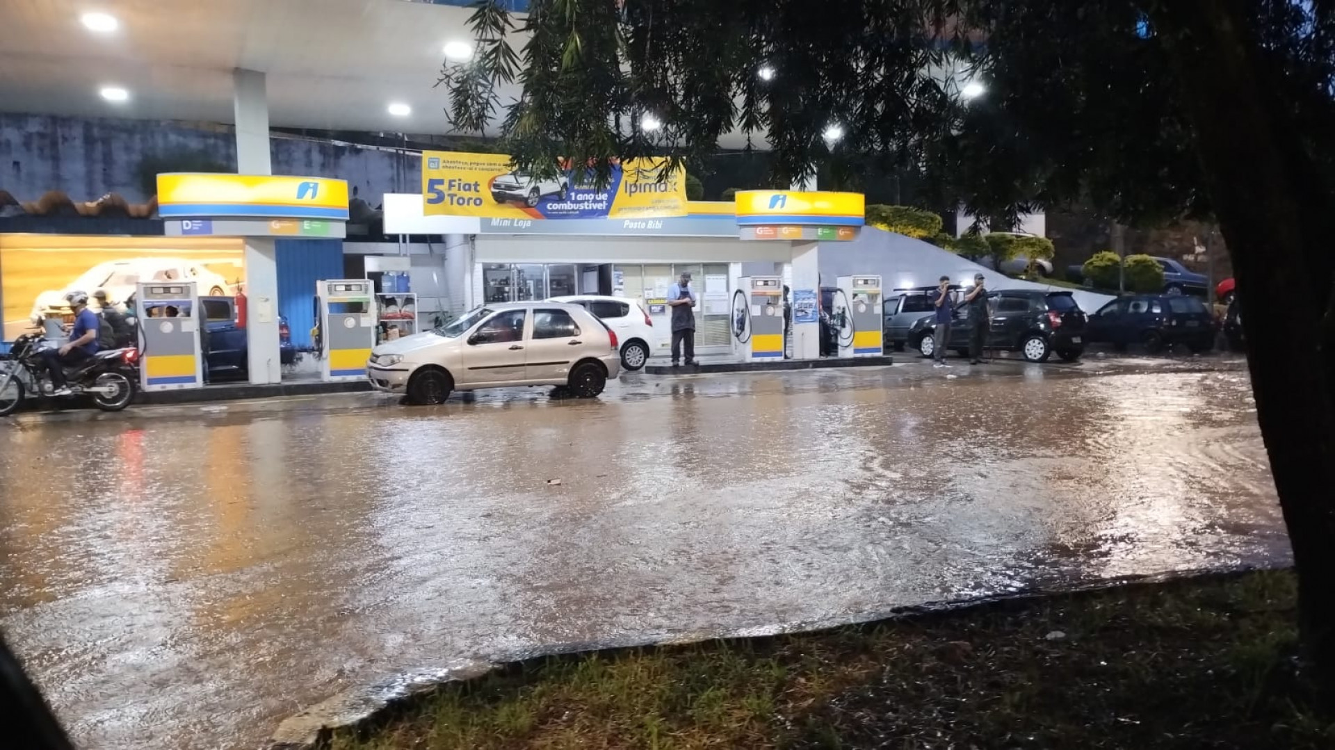 Centro da cidade e arredores totalmente alagados - Reprodução Redes Sociais