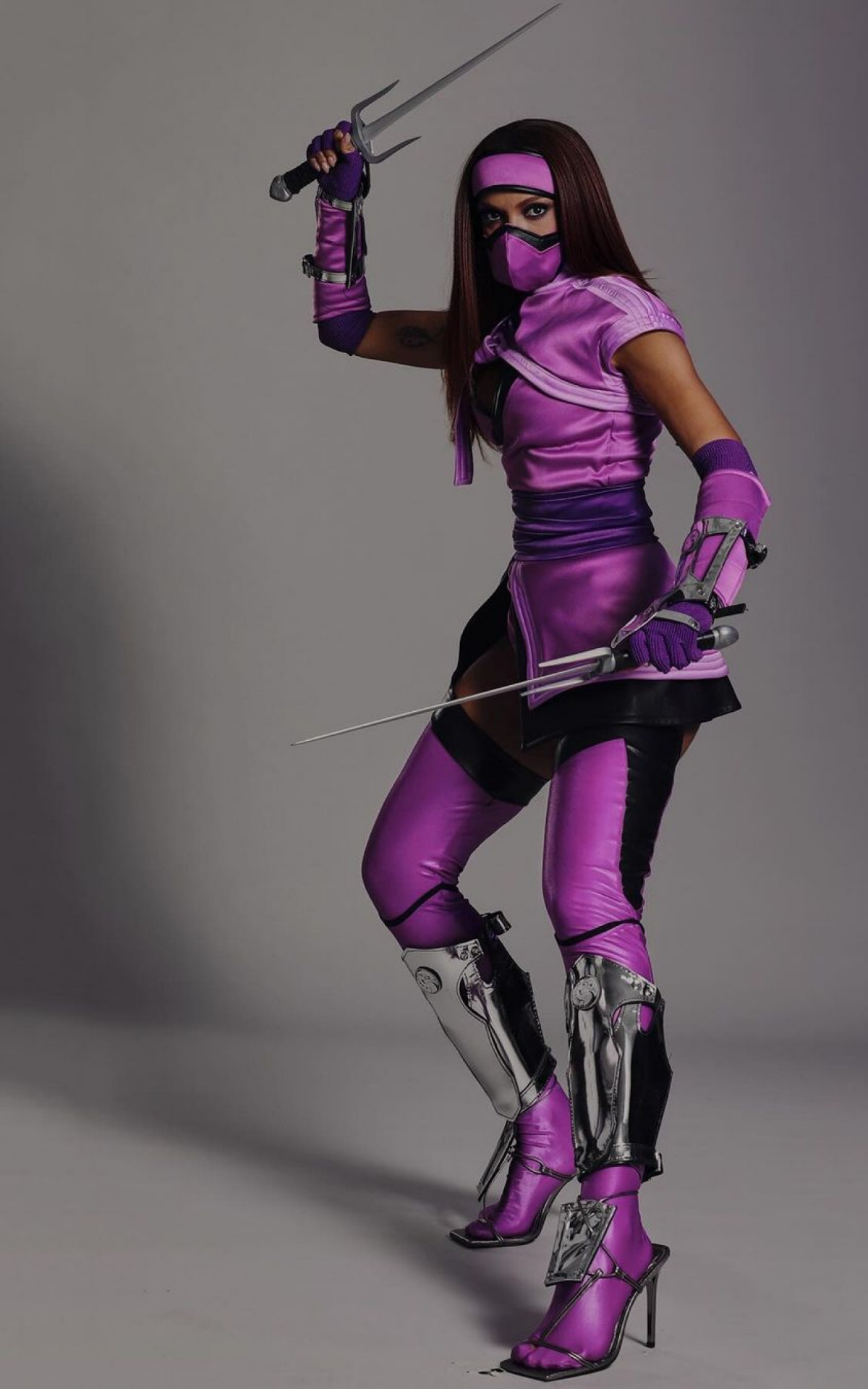 Anitta usa fantasia inspirada em Mileena de \'Mortal Kombat\'