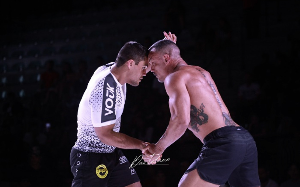 Gabriel Brod (de branco) venceu Titi em superluta No-Gi do BJJ Storm Contest 3 