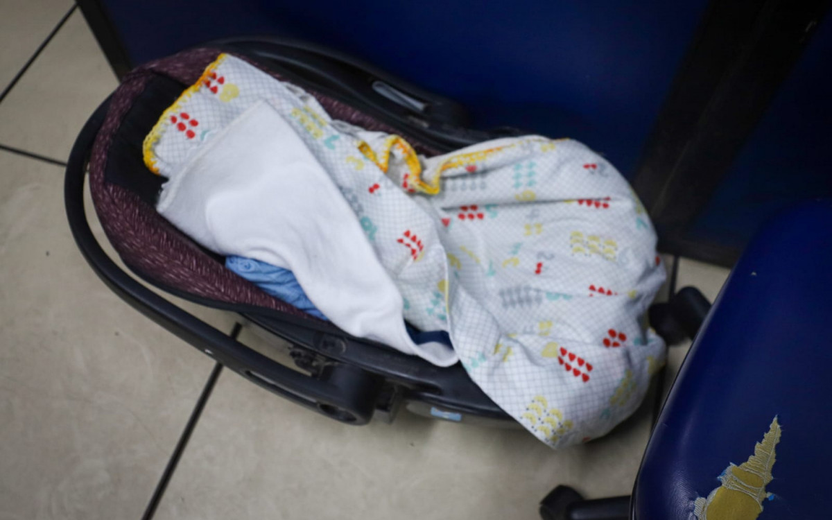 Bebê conforto utilizado por Cauane para sequestrar o recém-nascido
