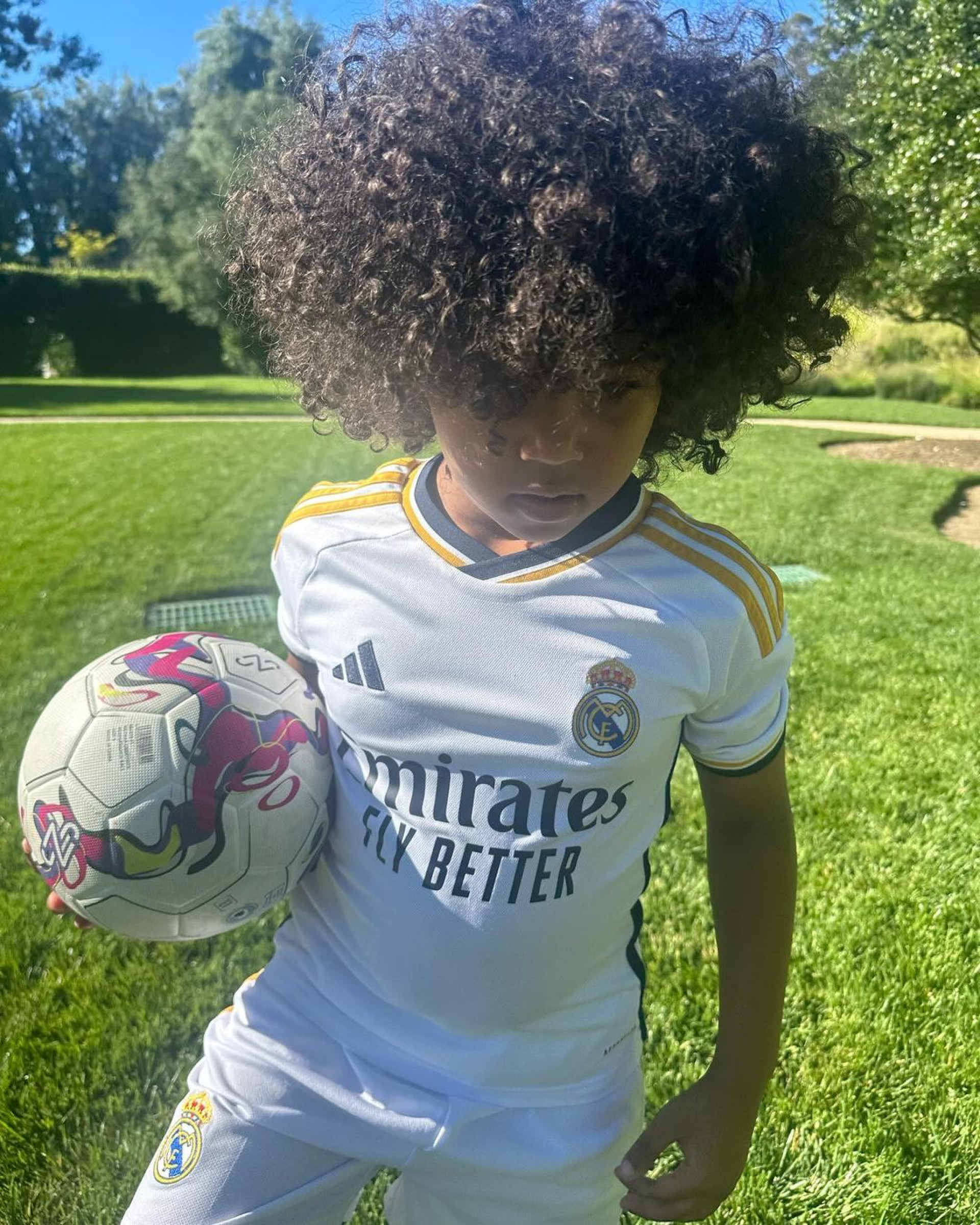 Filho de Kim Kardashian muda o visual para se fantasiar de 'Neymar zumbi' no Halloween - Reprodução