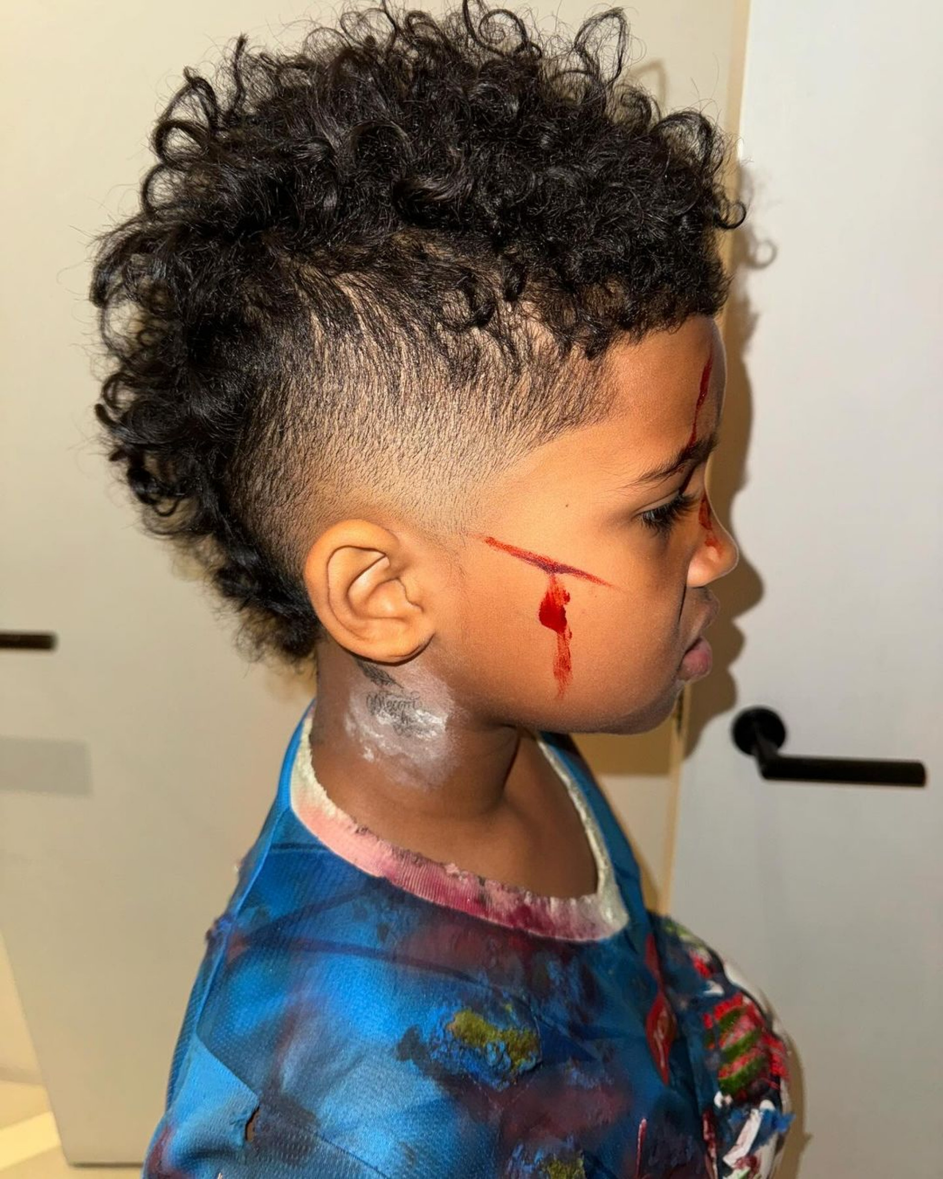 Filho de Kim Kardashian se fantasia de 'Neymar zumbi' no Halloween - Reprodução