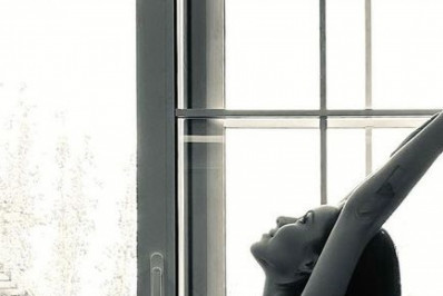 Sandy compartilha aula de yoga e impressiona fãs com flexibilidade