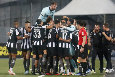 Derrocada incrível do Botafogo frustra torcedores ilustres, ex-jogadores e causa ferida histórica no clube