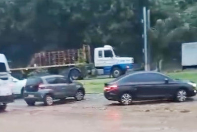 BR-116, na altura da serra de Guapimirim, continua interditada