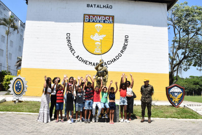 Mesquita promove passeio ao Batalhão de Paraquedistas do Exército Brasileiro