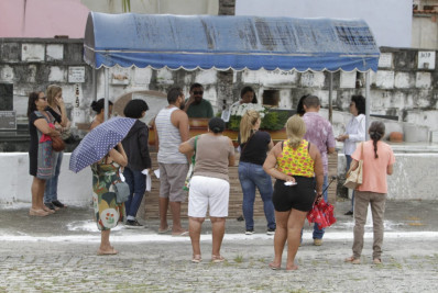 Idosa que caiu em canal é sepultada em Caxias
