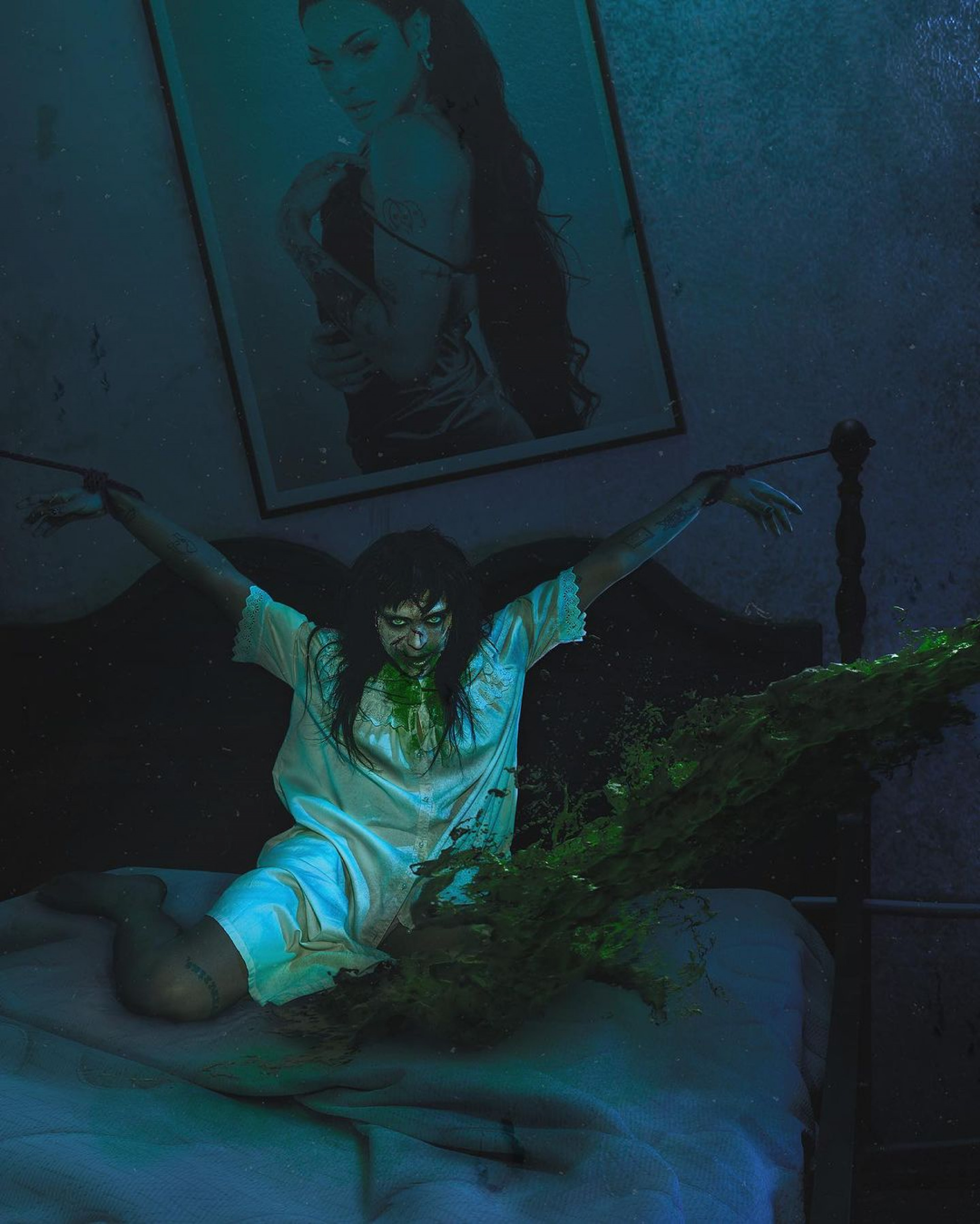 Pabllo Vittar se caracteriza como Regan, a menina possuída de 'O Exorcista', para o Halloween - Eduardo Bravin / Reprodução Internet