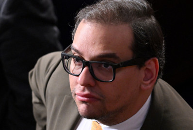 Câmara dos EUA vota por não expulsar George Santos