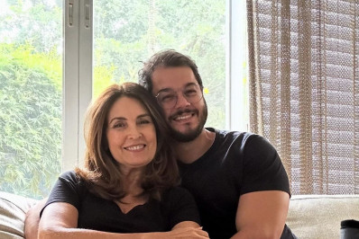 Fátima Bernardes quebra o pé e comemora 6 anos de namoro com Túlio Gadêlha: 'Meu enfermeiro chegou'