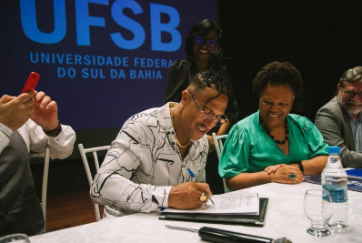Mano Brown recebe título de Doutor Honoris Causa pela UFSB: 'Máximo respeito'