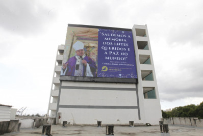 Finados: programação para feriado tem inteligência artificial, hologramas e mensagem de paz em LED