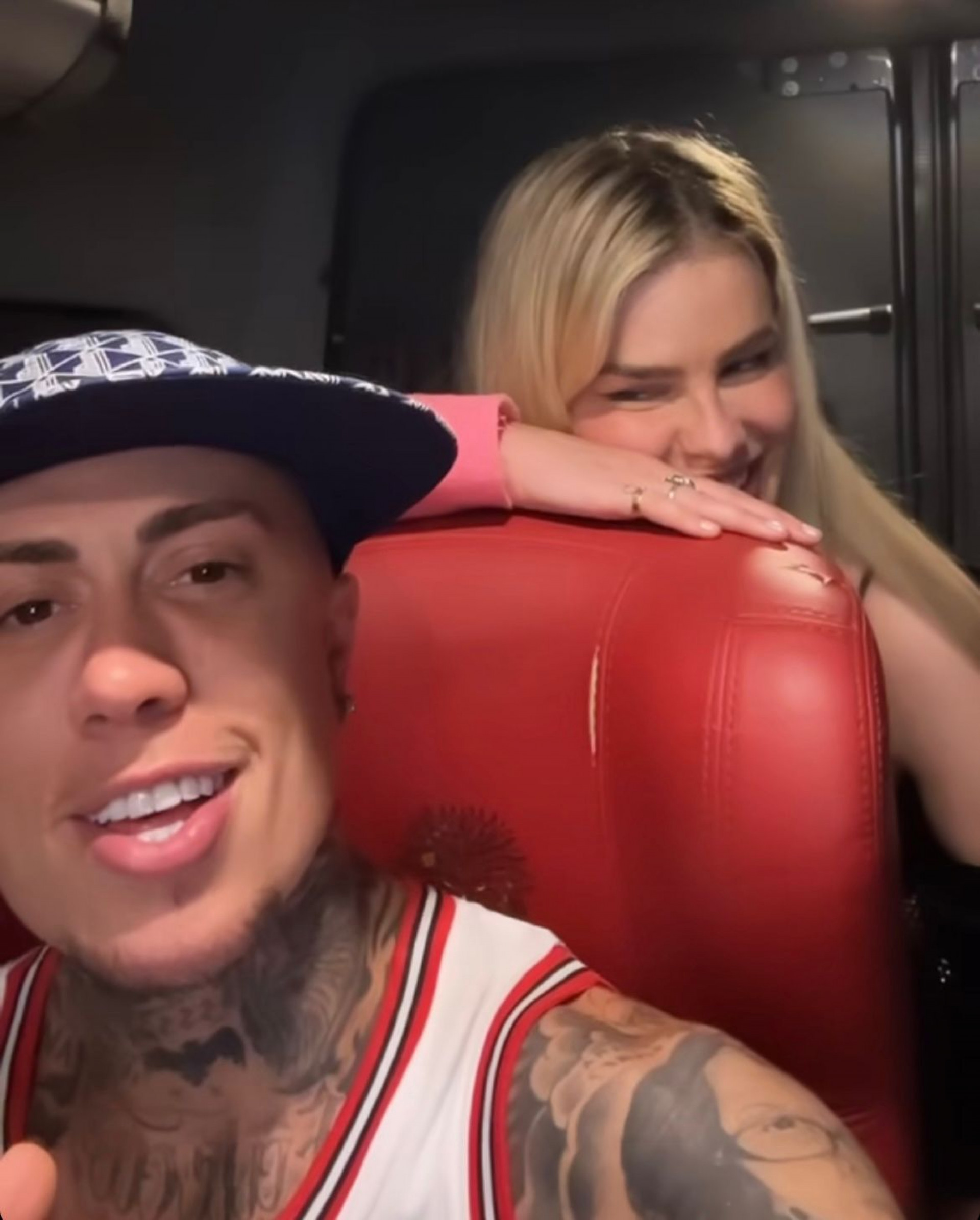 Yasmin Brunet e MC Daniel aparecem juntos dentro de ônibus do funkeiro
 - Reprodução / Instagram 