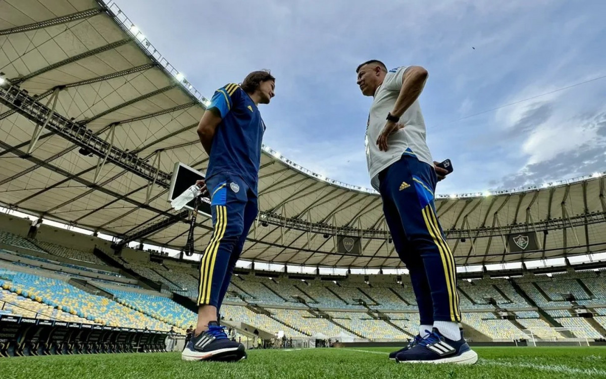 Edinson Cavani, atacante do Boca Juniors, e Jorge Almirón, técnico