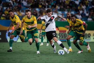 Após vitória fora de casa, Vasco reduz risco de queda para 54%