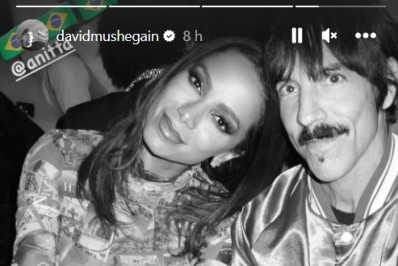 Fotógrafo oficial da banda Red Hot Chilli Peppers posta foto de Anthony Kiedis com Anitta 