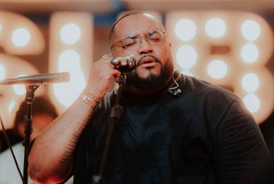 Tiee lança o single 'Cachorrinho'