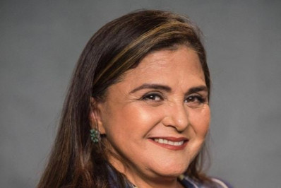 Fãs, amigos e familiares se despedem de Elizangela em velório no Rio