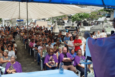 Na Baixada Fluminense, cemitérios ficaram lotados no feriado de Dia de Finados