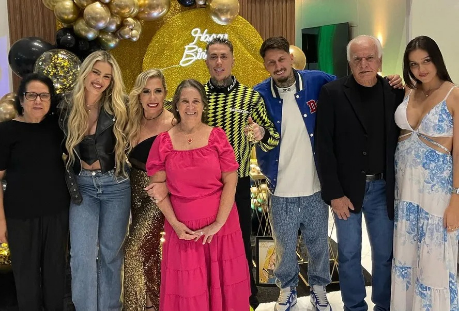 MC Daniel posta foto de Yasmin Brunet com sua família e ela se declara - Reprodução Internet