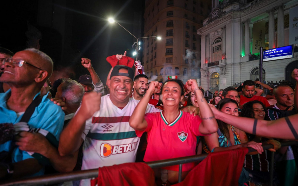 Torcedores Fluminense comemoram vitória pela Libertadores - Renan Areias/Agência O Dia