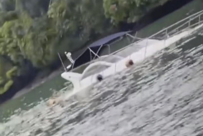 Lancha afunda na baía de Angra