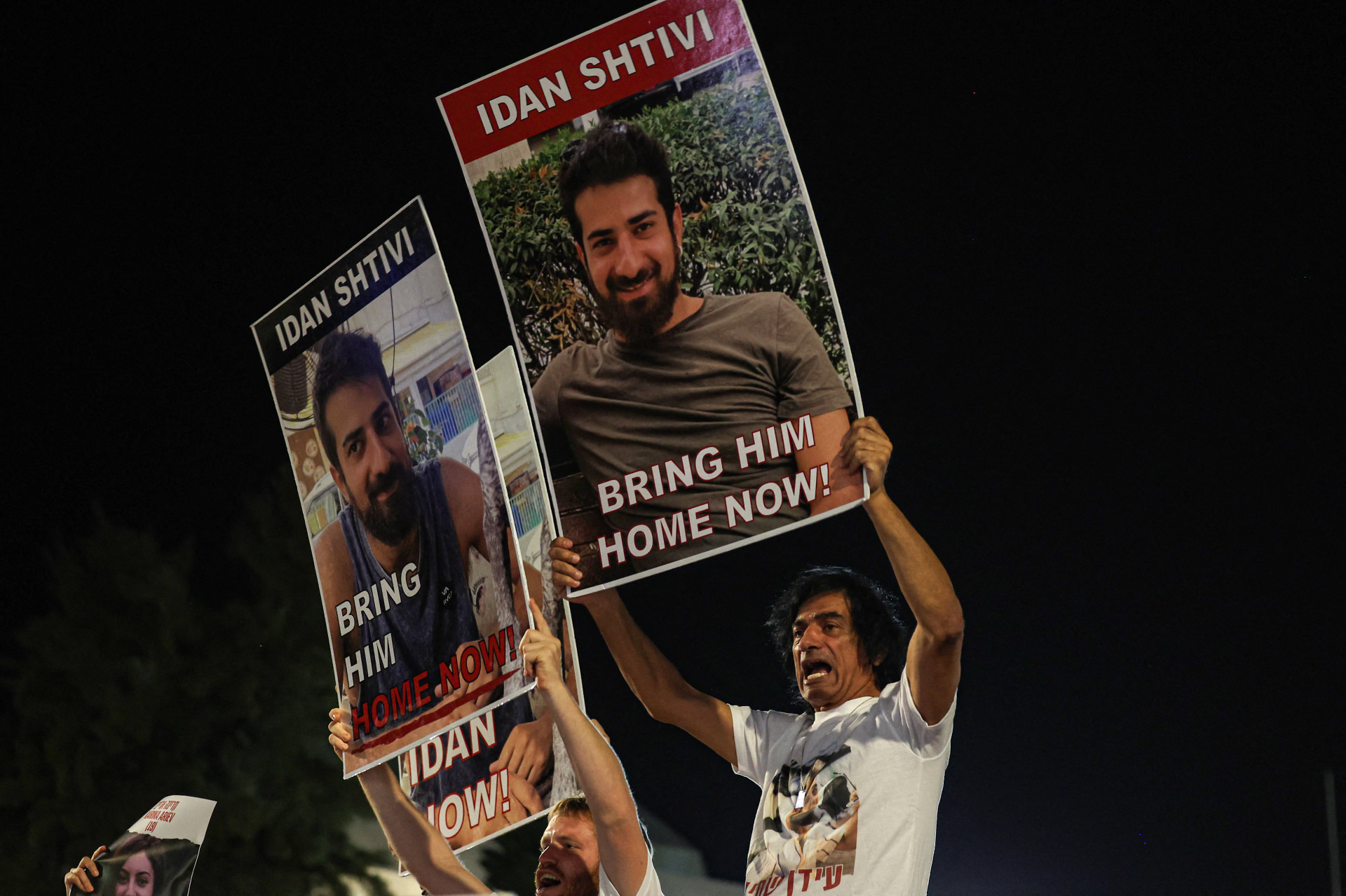 Em Tel Aviv, israelenses se reúnem para apelar pela intensificação das buscas dos reféns do Hamás - AHMAD GHARABLI / AFP