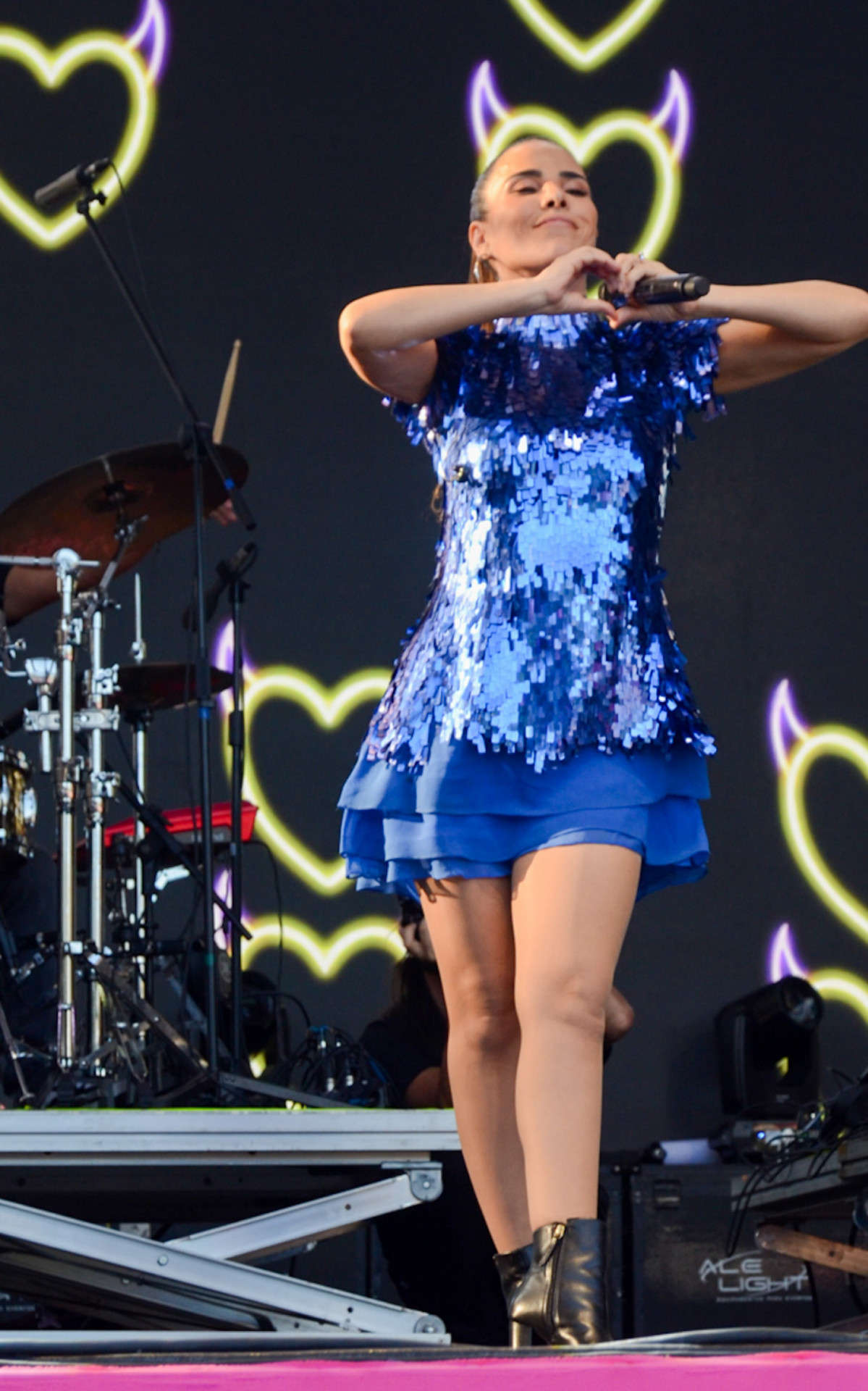 Wanessa Camargo se apresenta em festival em São Paulo e troca beijos com Dado Dolabella nos bastidores