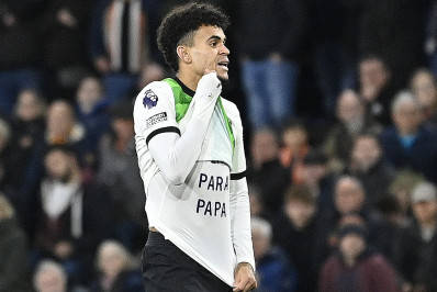 Luis Díaz marca no fim, evita derrota do Liverpool e expõe mensagem com pedido de libertação do pai