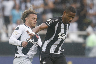 Pressionados, Vasco e Botafogo se enfrentam em clássico decisivo para pretensões no Brasileiro