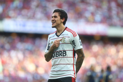 Pedro comemora 101 gols pelo Flamengo e brinca sobre aperto de mão com Tite: 'Deu um porradão'