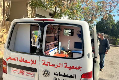 Bombardeio israelense contra duas ambulâncias deixa quatro feridos no Líbano