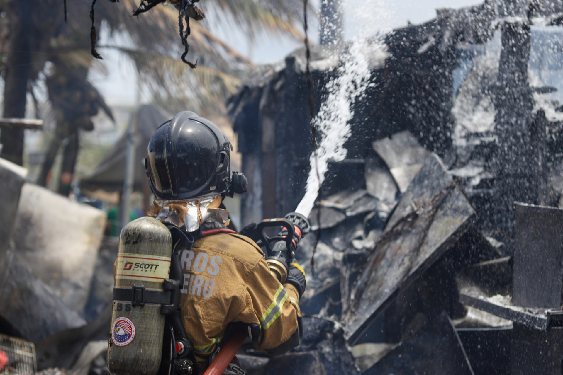 Quiosque do Joilton, na Barra da Tijuca, ficou destru&iacute;do ap&oacute;s inc&ecirc;ndio na manh&atilde; de segunda-feira (6) - Renan Areias/Ag&ecirc;ncia O Dia