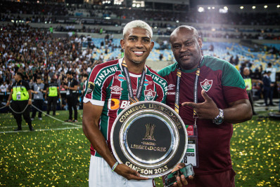 Marcelo chama John Kennedy de 'craque' e projeta 'carreira brilhante' para atacante do Fluminense
