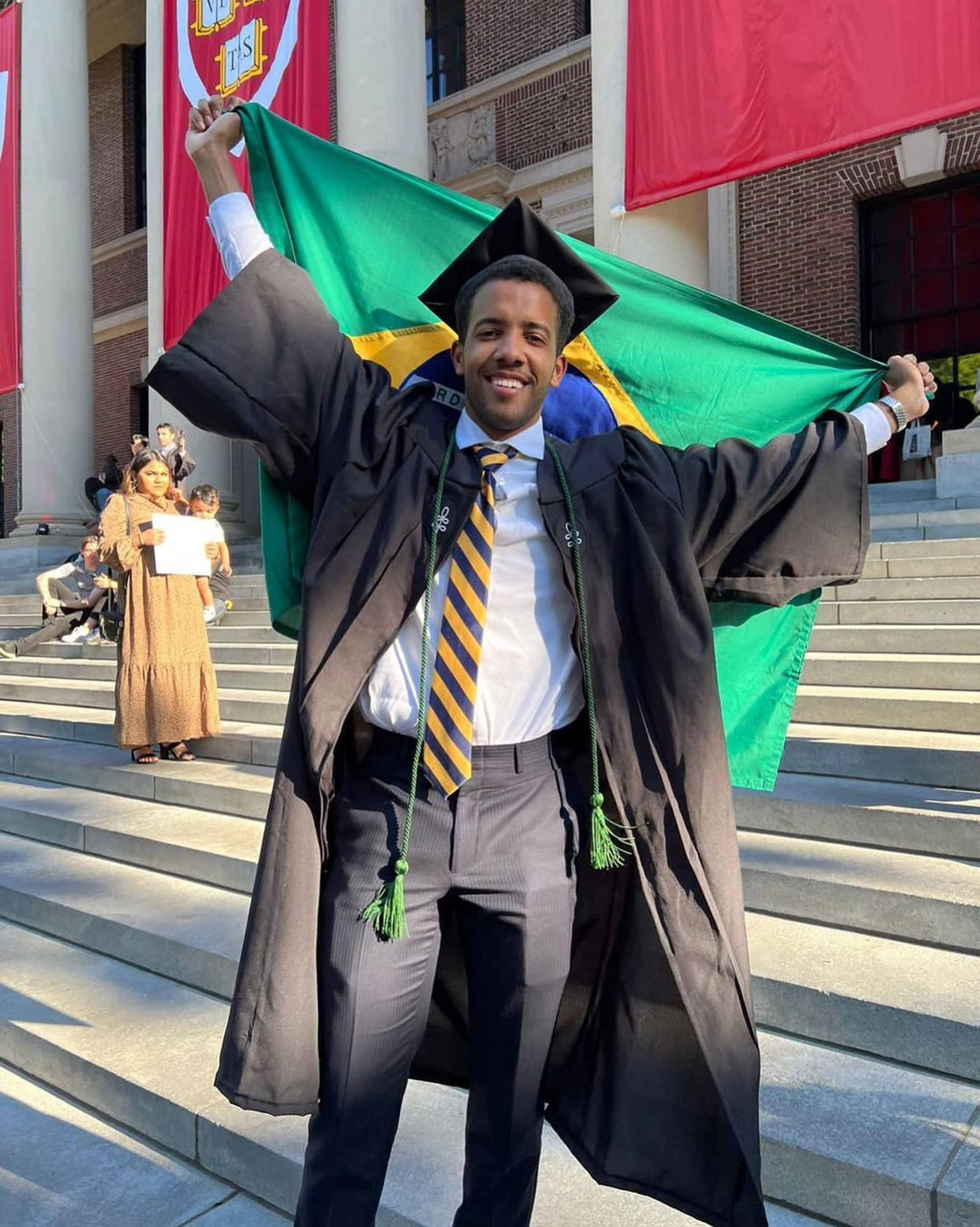 O mineiro Arthur Abrantes é o primeiro brasileiro negro a se formar em Harvard, nos EUA - Reprodução/Instagram